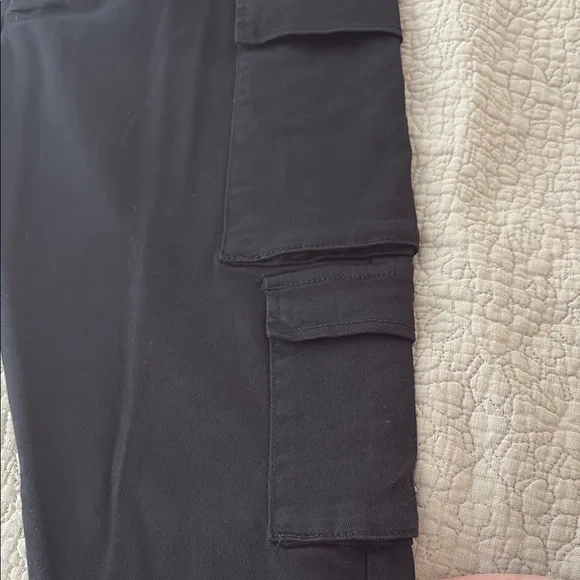 Fashion Nova Women’s Black Cargo Pants - Size M - Picture 4 of 4